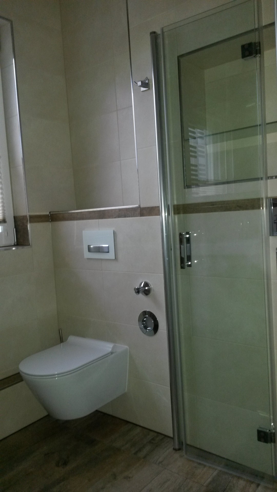 neu gefliestes Badezimmer 2