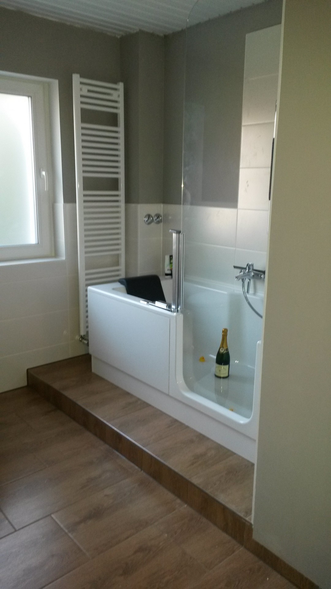 neu gefliestes Badezimmer 1