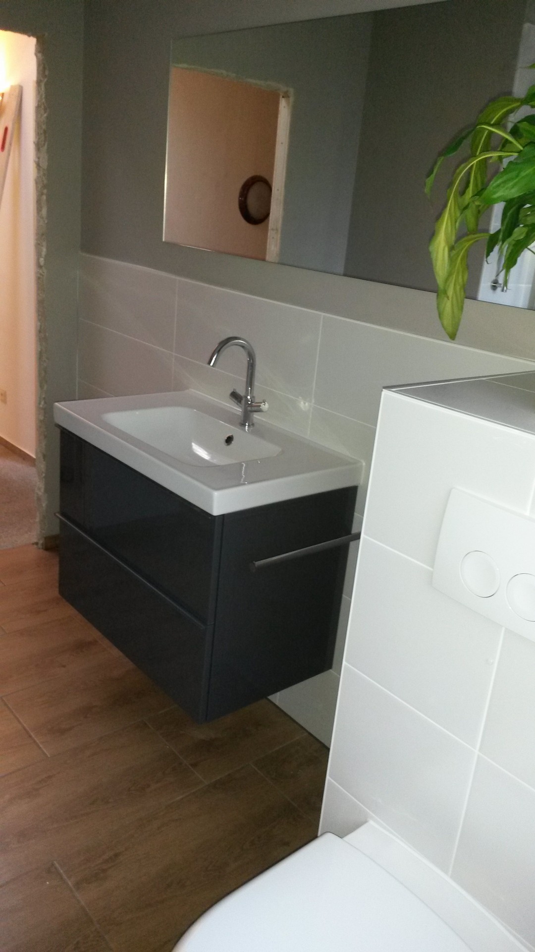 neu installiertes Waschbecken