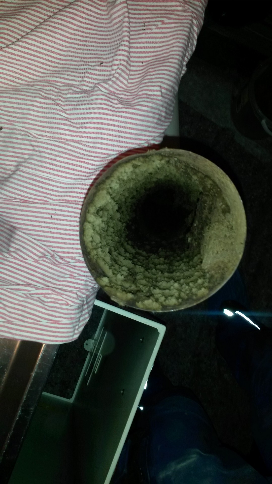 verschmutzte Abgaseinheit Gastherme